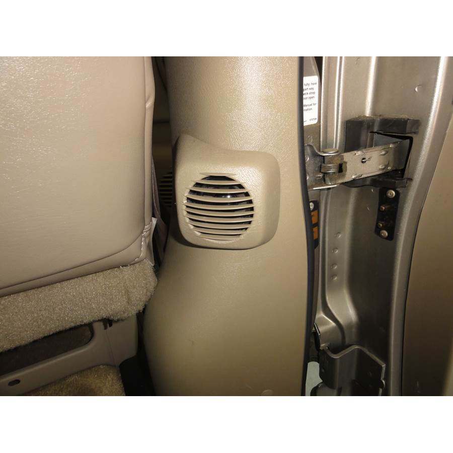 2002 GMC Savana Mid-rear speaker location