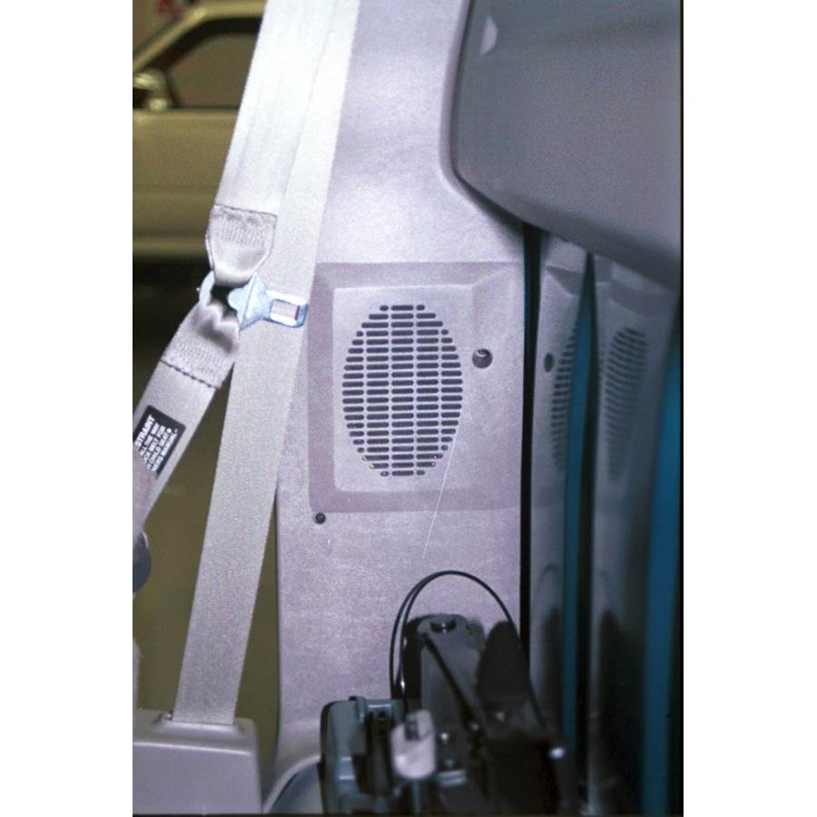 1998 GMC Sierra Rear cab speaker location
