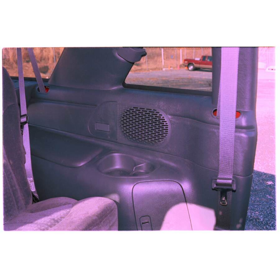 2000 GMC Jimmy Mid-rear speaker location