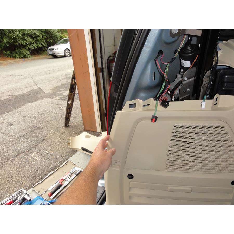 2009 Volkswagen Routan Far-rear side speaker location