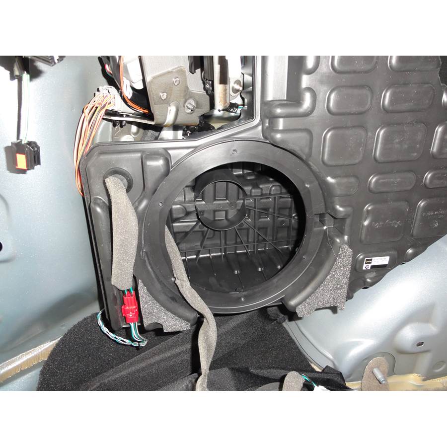 2009 Volkswagen Routan Far-rear side speaker removed