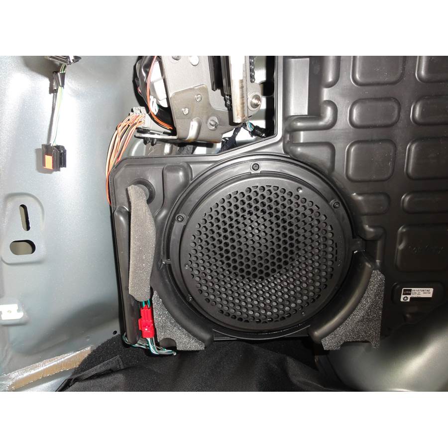 2009 Volkswagen Routan Far-rear side speaker
