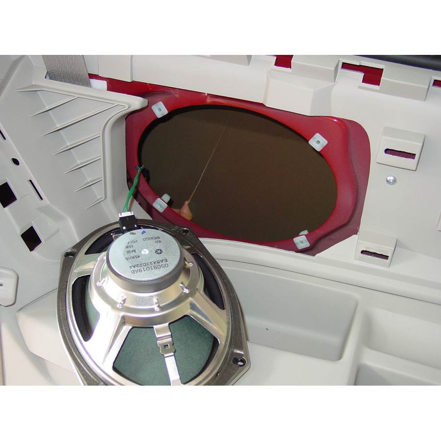 2009 Volkswagen Routan Mid-rear speaker removed