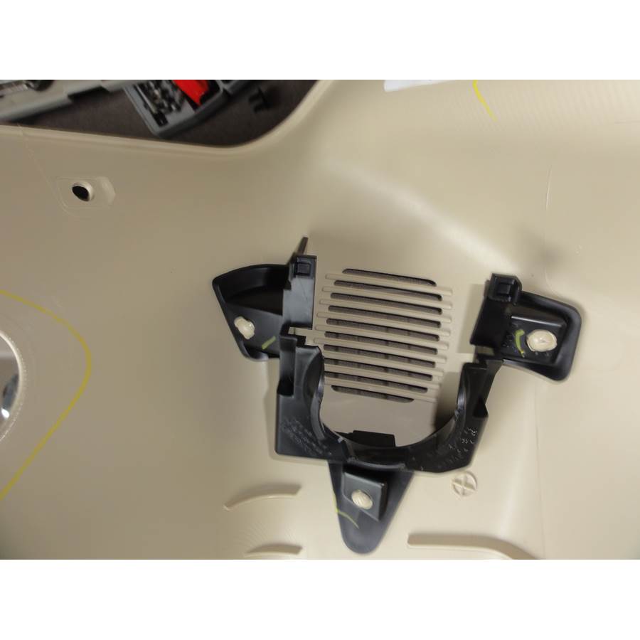 2009 Volkswagen Routan Rear pillar speaker removed