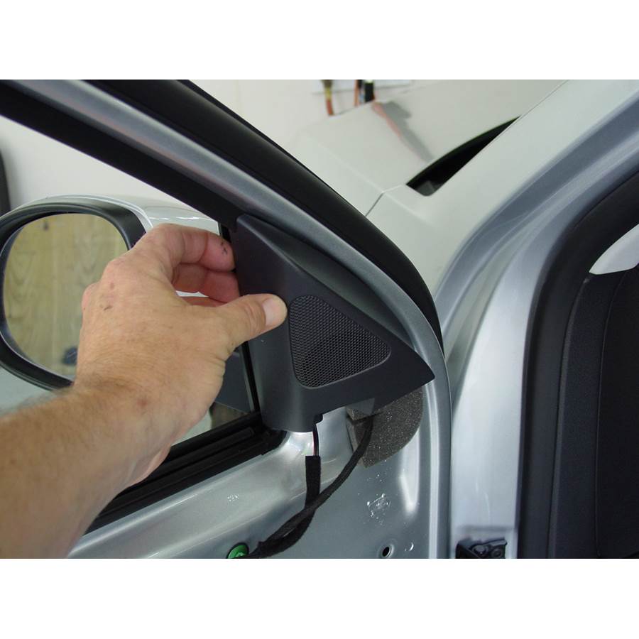 2012 Volkswagen Tiguan Front door tweeter location