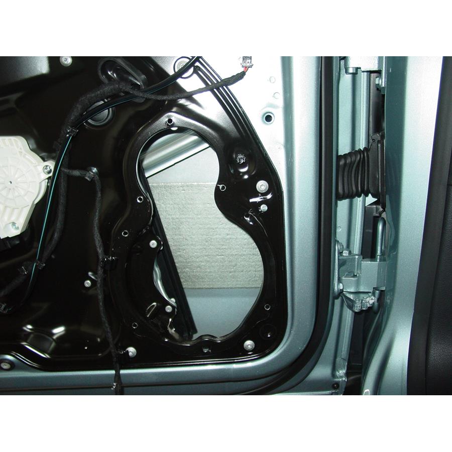 2010 Volkswagen Passat Front door woofer removed