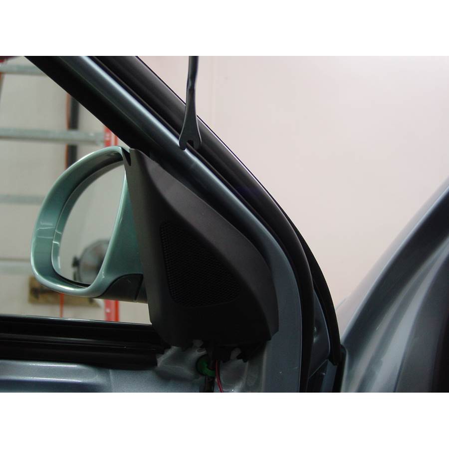 2007 Volkswagen Passat Front door tweeter location