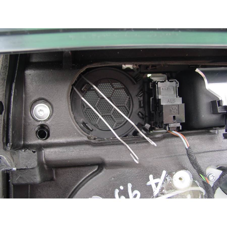 2004 Volkswagen Touareg Rear door tweeter removed