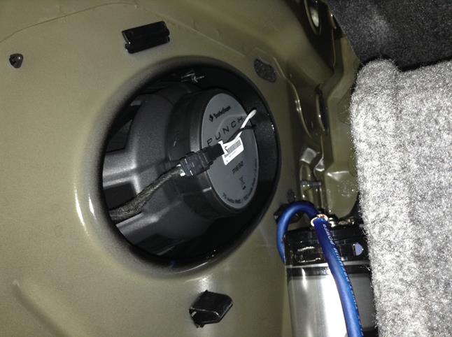 Brendan B's 2007 Chevrolet Impala with Rockford Fosgate Punch P162 6"x9" speakers in the rear deck
