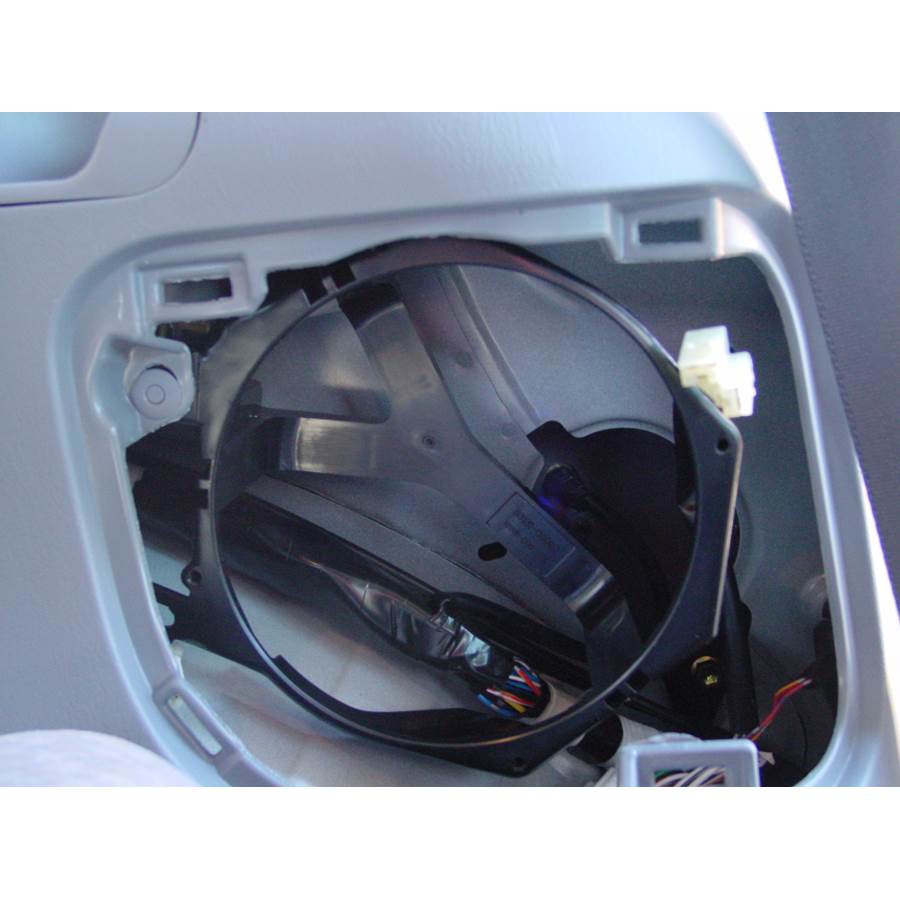 2002 Toyota Sienna Mid-rear speaker removed