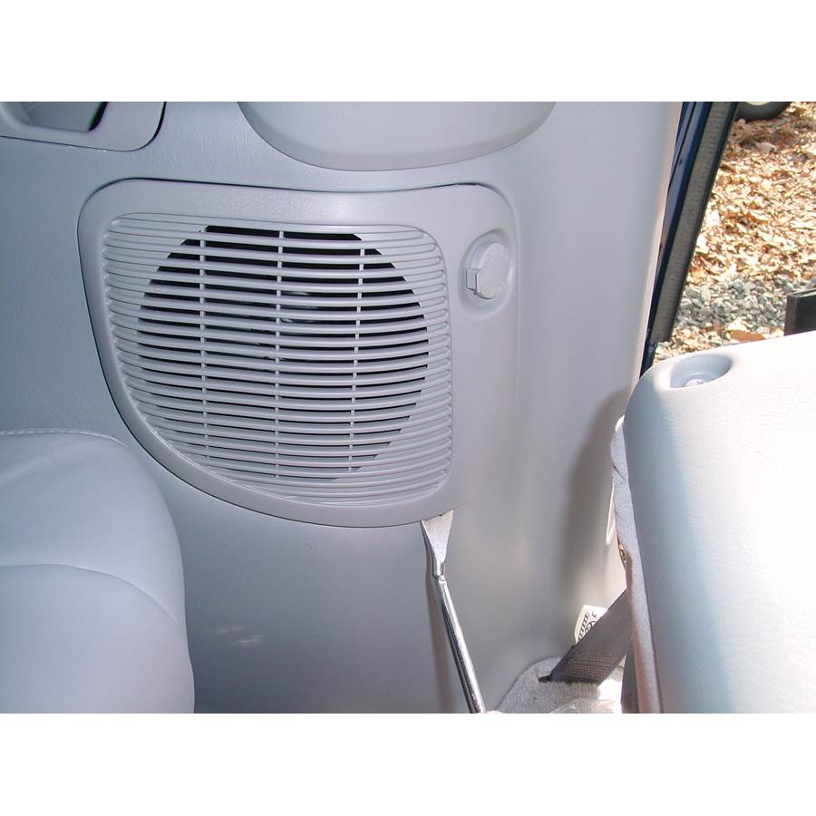 2001 Toyota Sienna Mid-rear speaker location