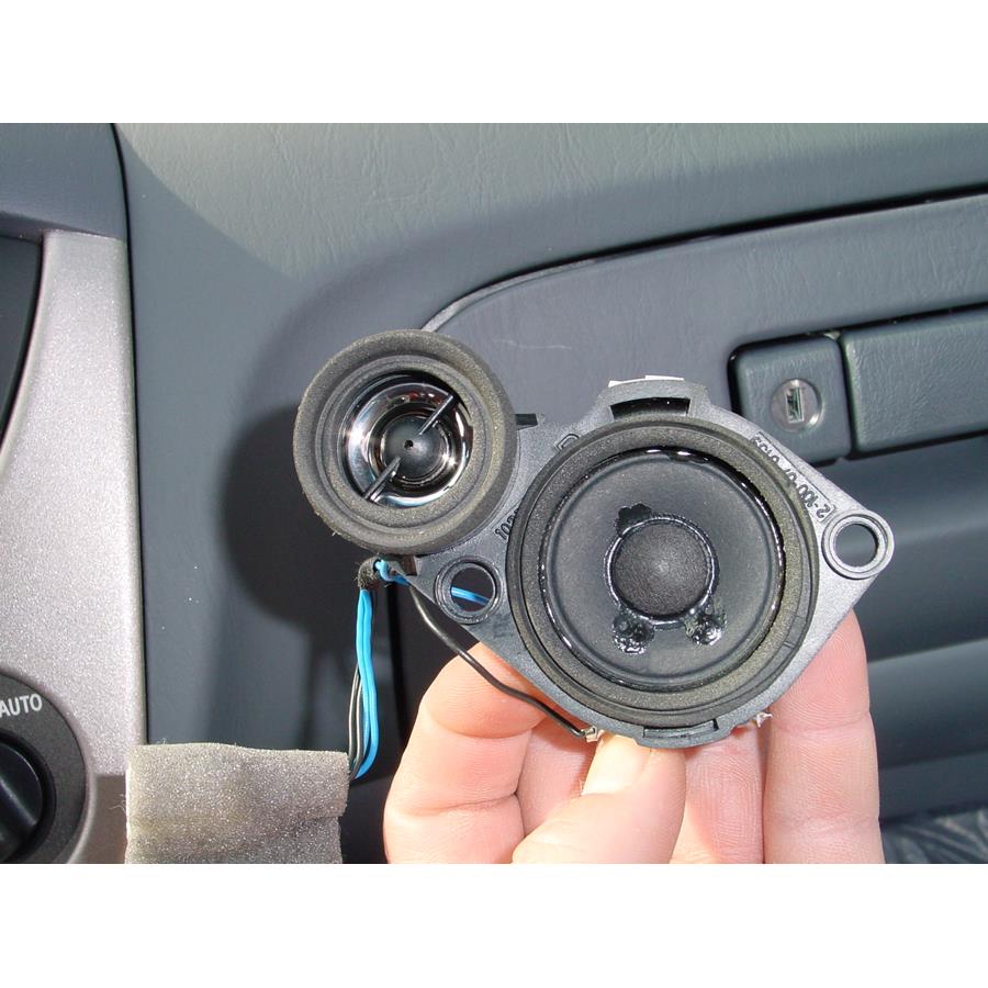 2003 Toyota Sienna Front pillar speaker removed