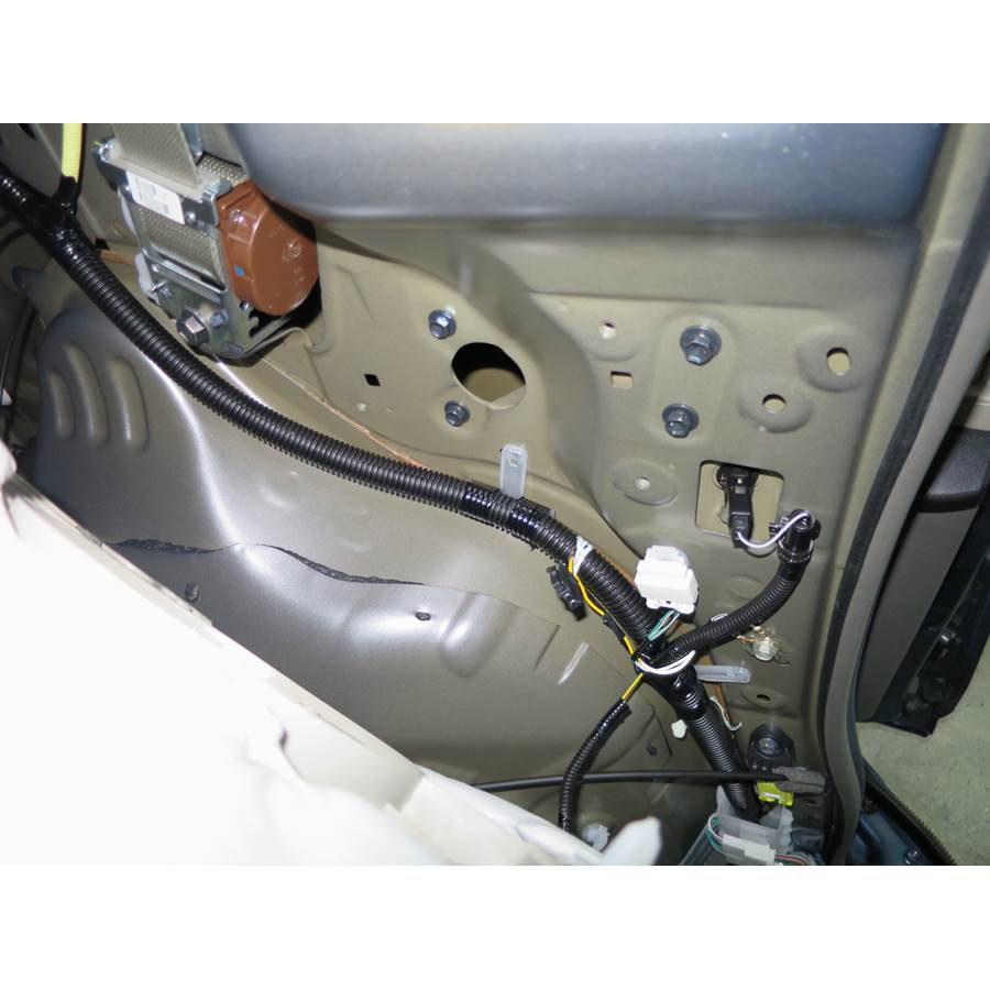 2016 Toyota Sienna Mid-rear speaker removed
