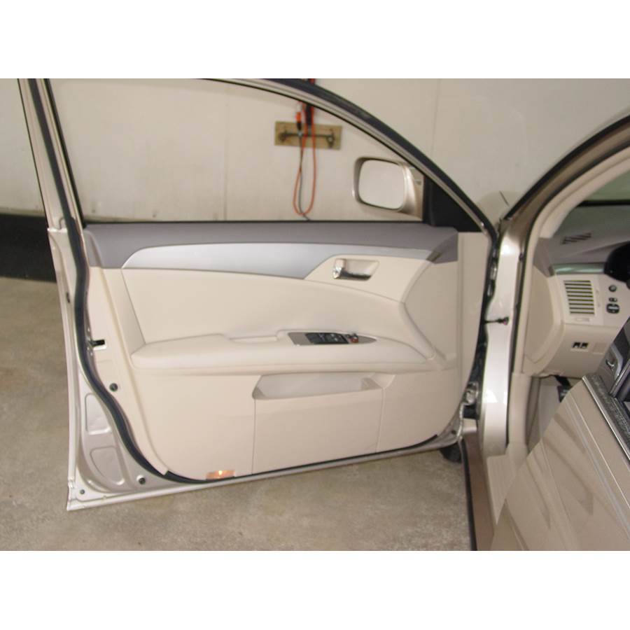 2009 Toyota Avalon Front door speaker location