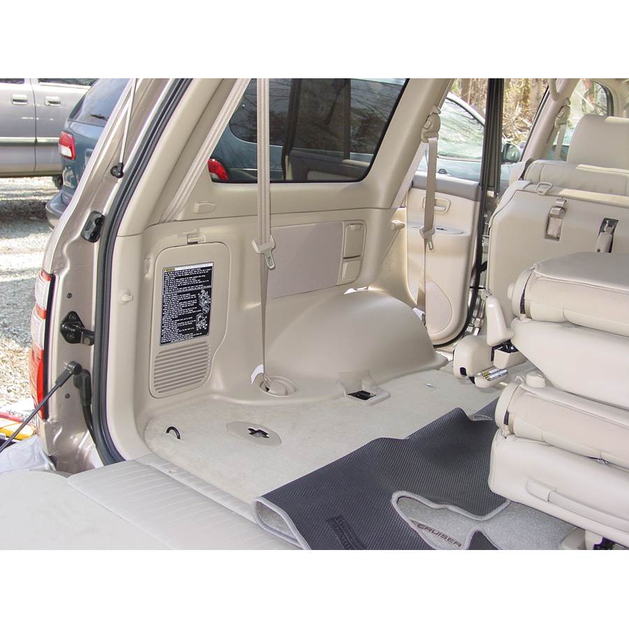 2003 Toyota Land Cruiser Mid-rear speaker location
