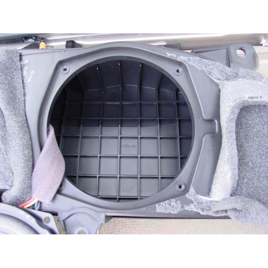 2006 Toyota Land Cruiser Mid-rear speaker removed