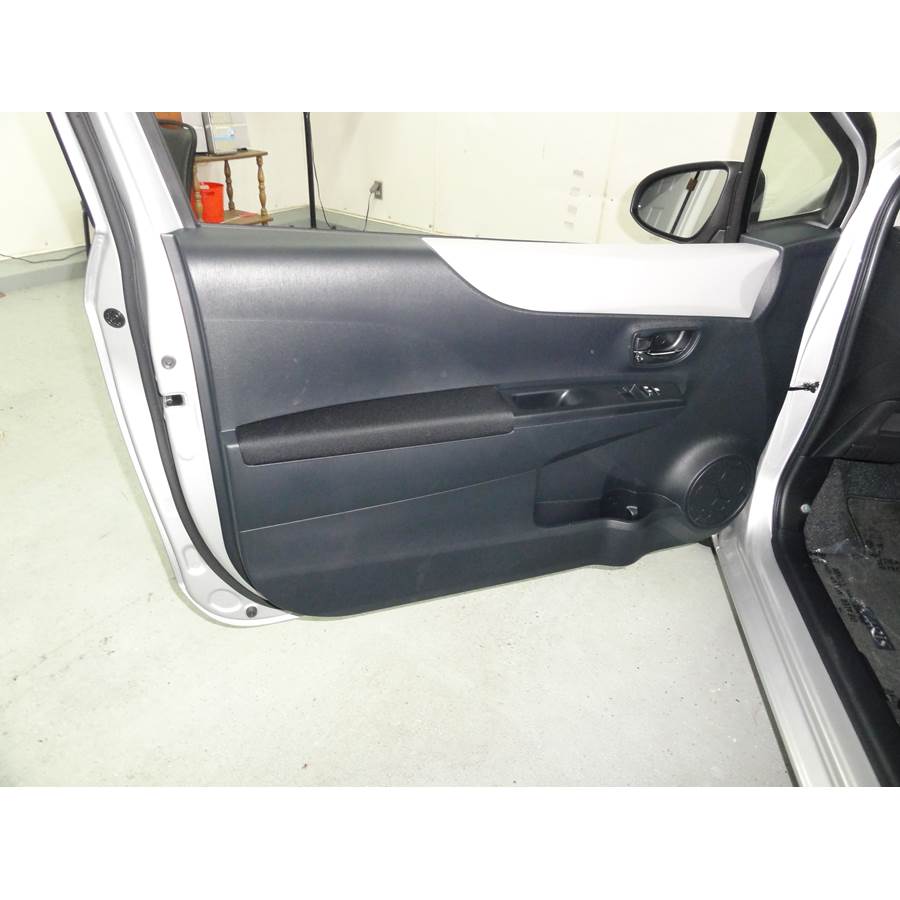 2014 Toyota Yaris Front door speaker location