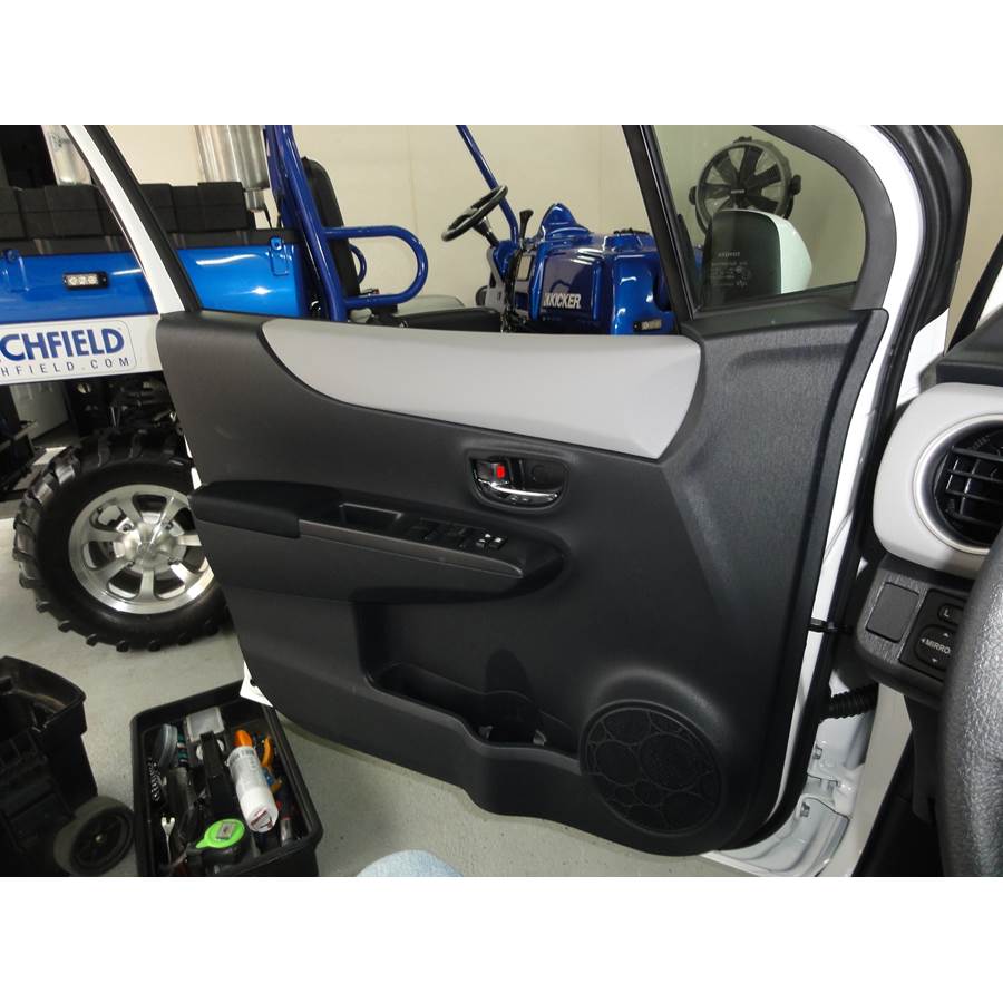 2018 Toyota Yaris Front door speaker location