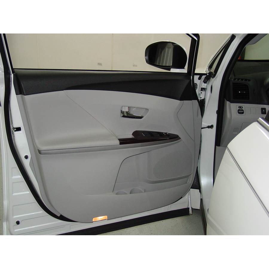 2015 Toyota Venza Front door speaker location