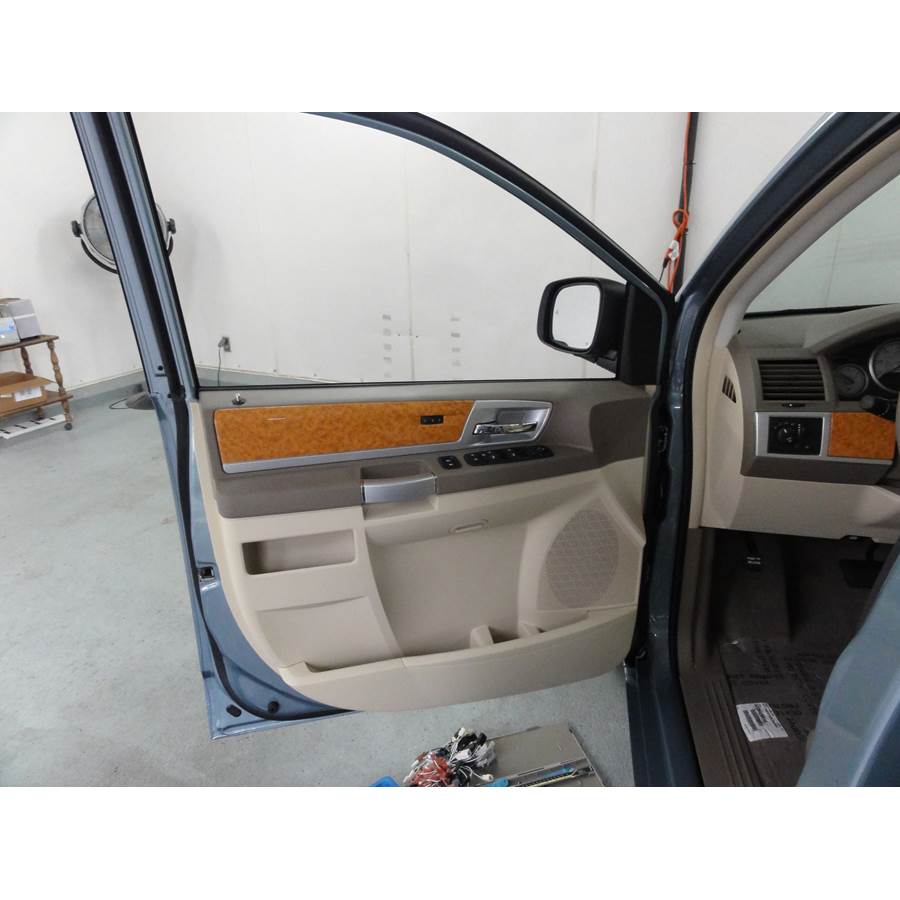 2013 Chrysler Town and Country Front door speaker location