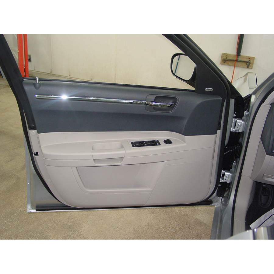 2005 Chrysler 300 Front door speaker location