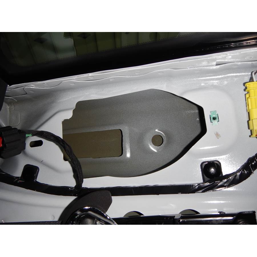 2016 Chevrolet Silverado 2500/3500 Rear cab speaker removed