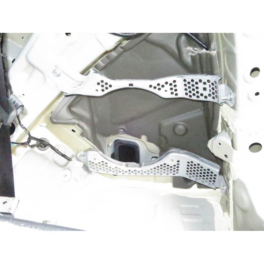 2017 Honda Pilot LX Far-rear side speaker removed