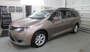 2017 Chrysler Pacifica Hybrid Exterior