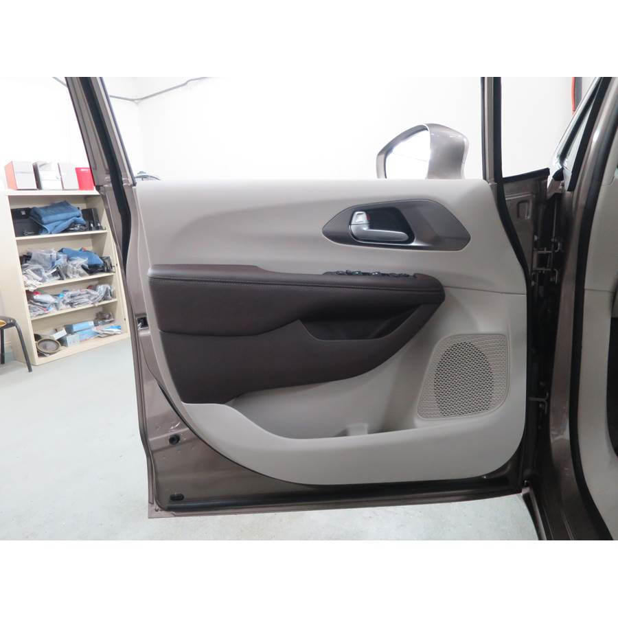 2021 Chrysler Voyager Front door speaker location