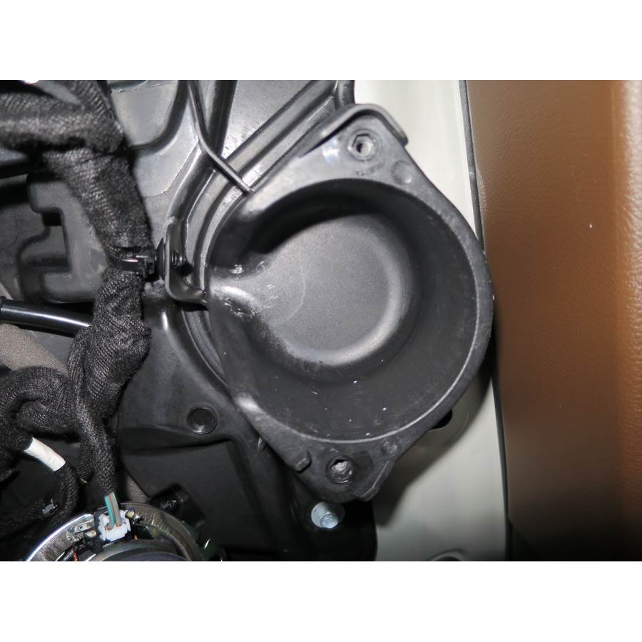 2018 Chrysler Pacifica Rear door tweeter removed