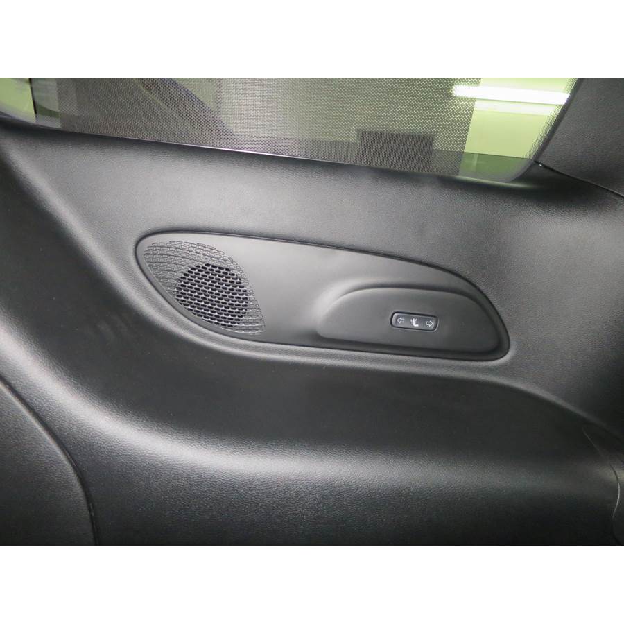 2018 Chrysler Pacifica Mid-rear speaker location