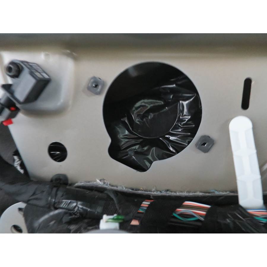 2018 Chrysler Pacifica Mid-rear speaker removed