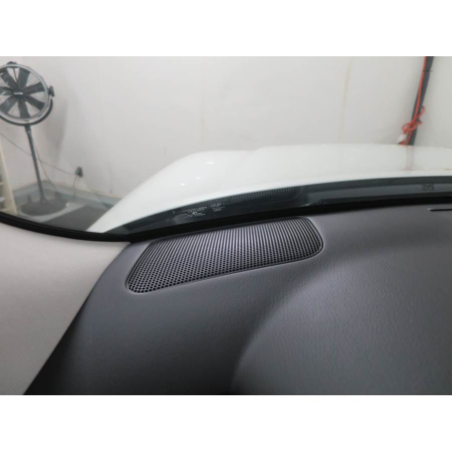 2022 Nissan Armada Dash speaker location