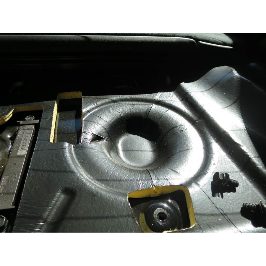 2012 Hyundai Equus Rear deck speaker removed