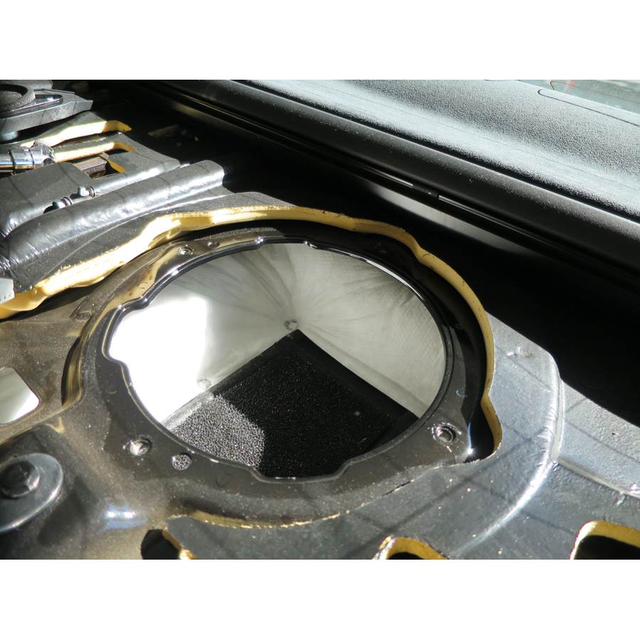2012 Hyundai Equus Rear deck center speaker removed