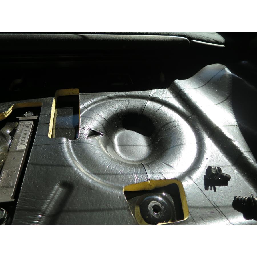 2016 Hyundai Equus Rear deck speaker removed