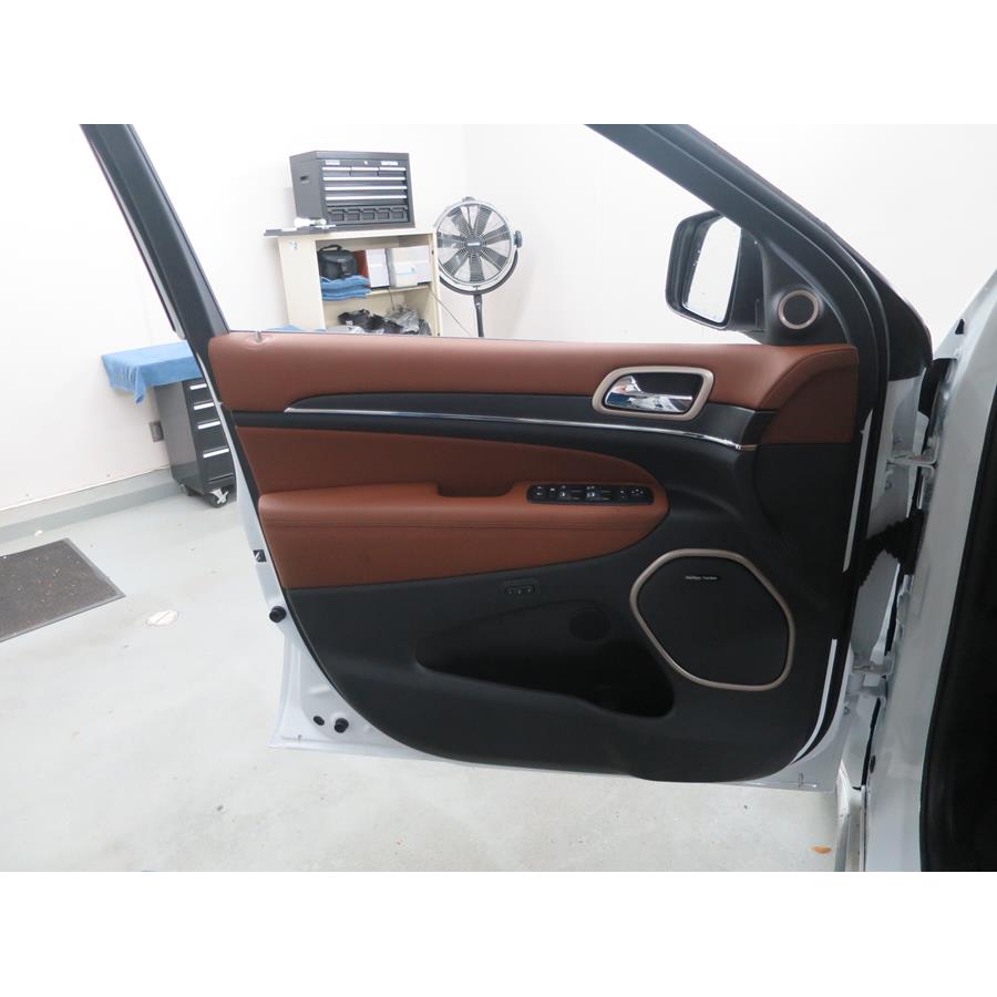 2017 Jeep Grand Cherokee Front door woofer location