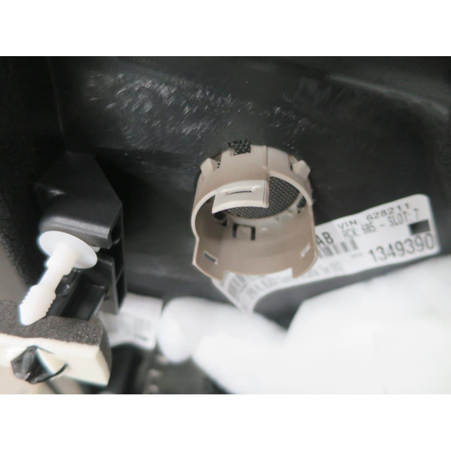 2017 Jeep Grand Cherokee Rear door tweeter removed