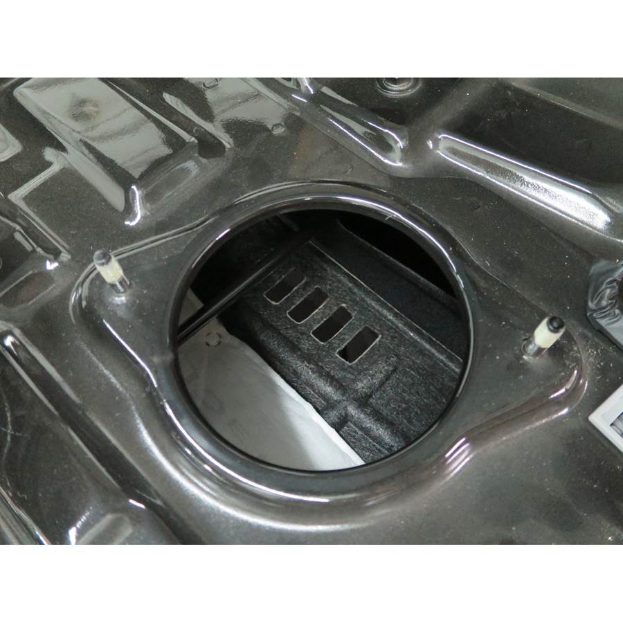 2015 Kia Cadenza Rear deck speaker removed
