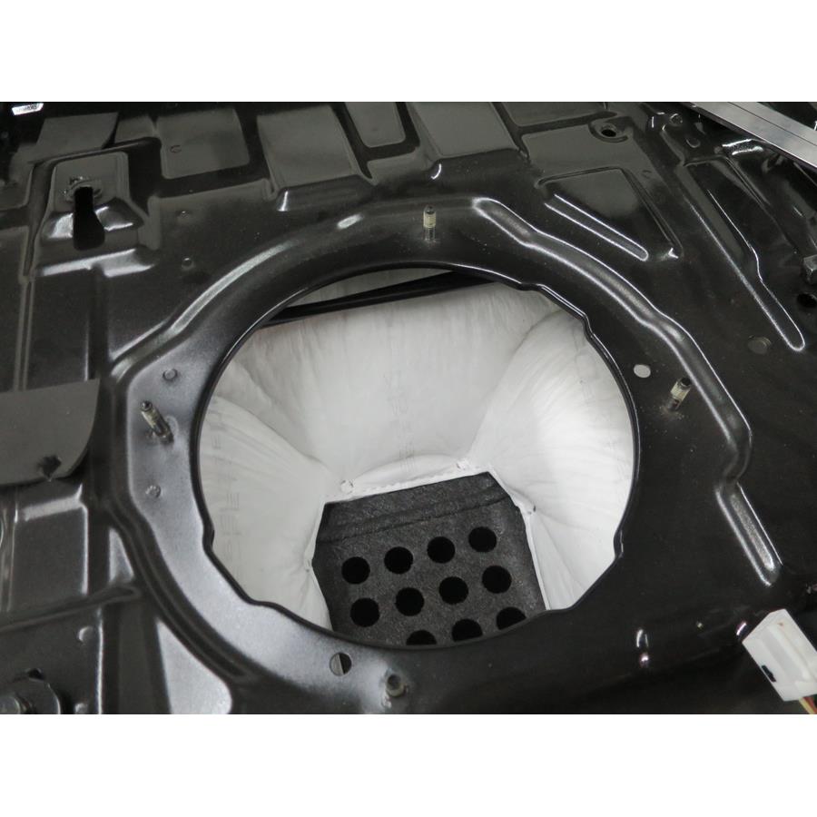 2016 Kia Cadenza Rear deck center speaker removed
