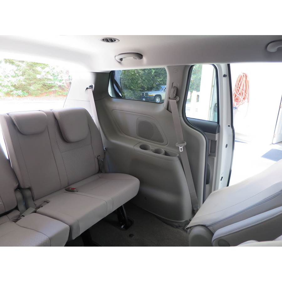 2016 Kia Sedona Mid-rear speaker location