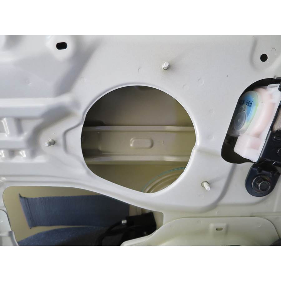 2015 Kia Sedona Mid-rear speaker removed