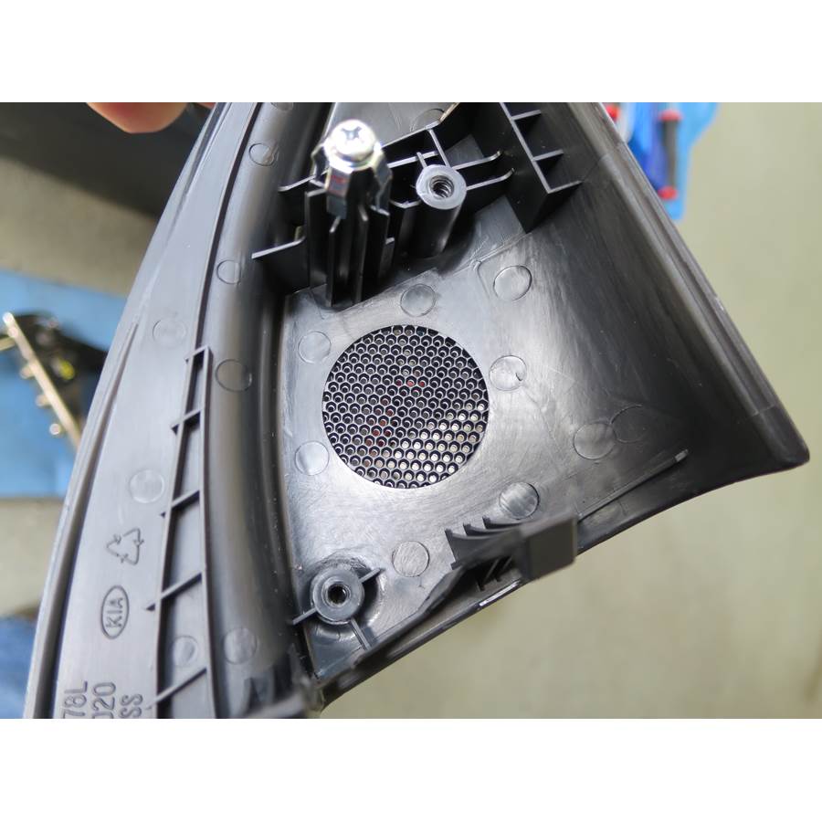 2017 Kia Sorento Front door tweeter removed