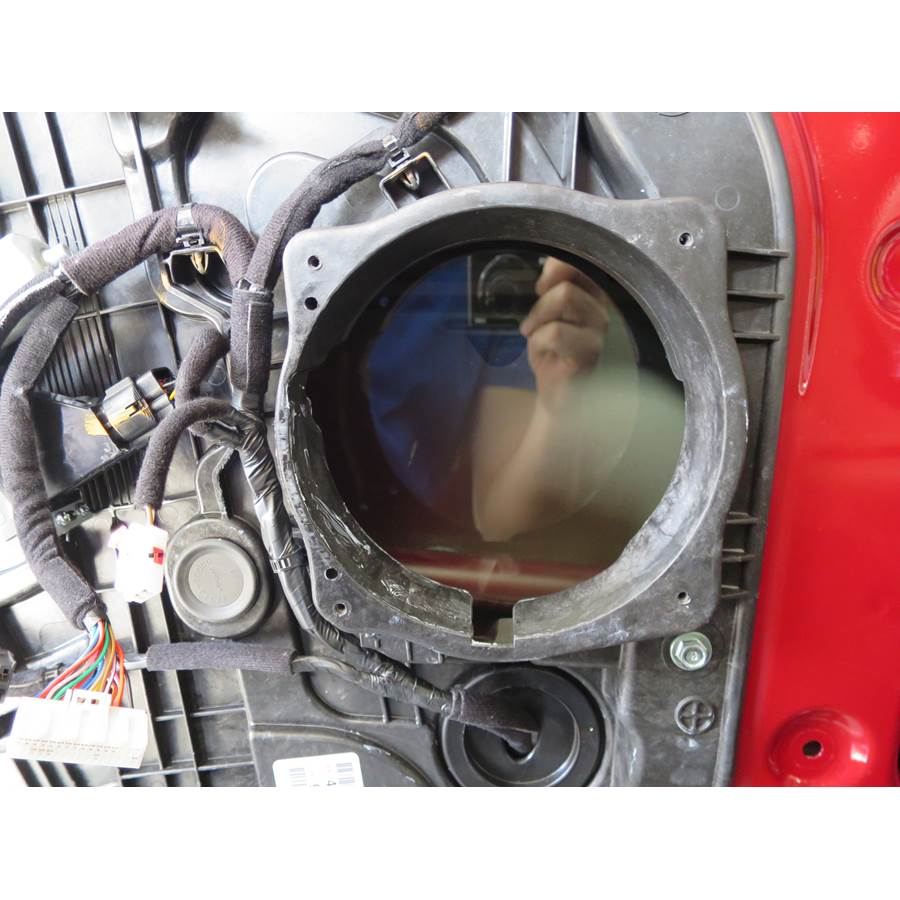 2018 Kia Sorento Front door woofer removed