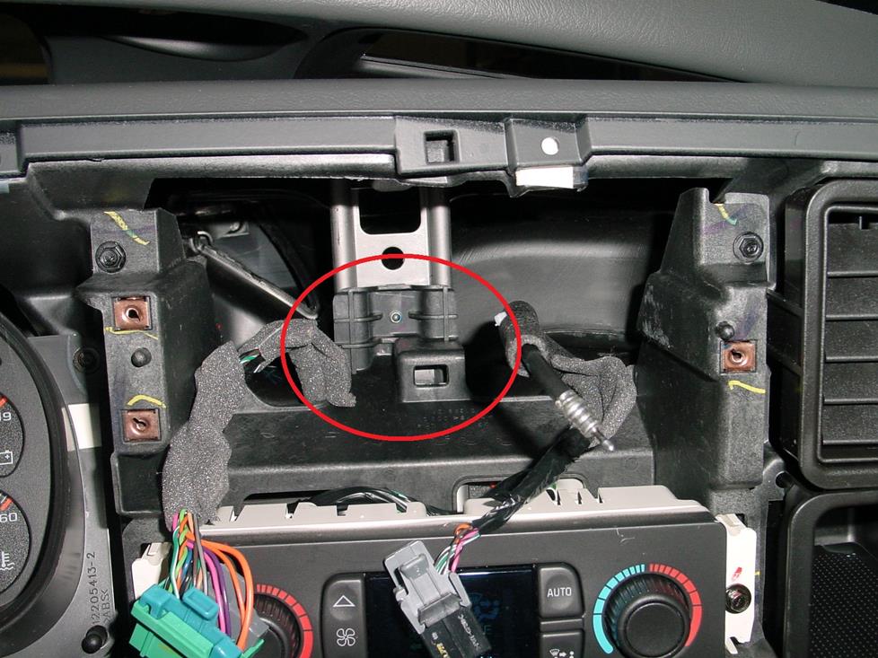 Upgrading the Stereo System in Your 2000-2006 Chevrolet ... 03 tahoe radio wiring diagram 