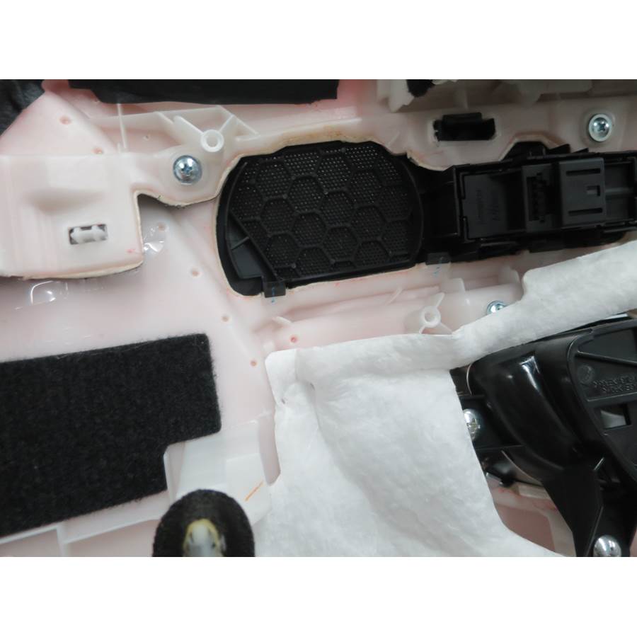 2012 Infiniti M35h Front door midrange removed