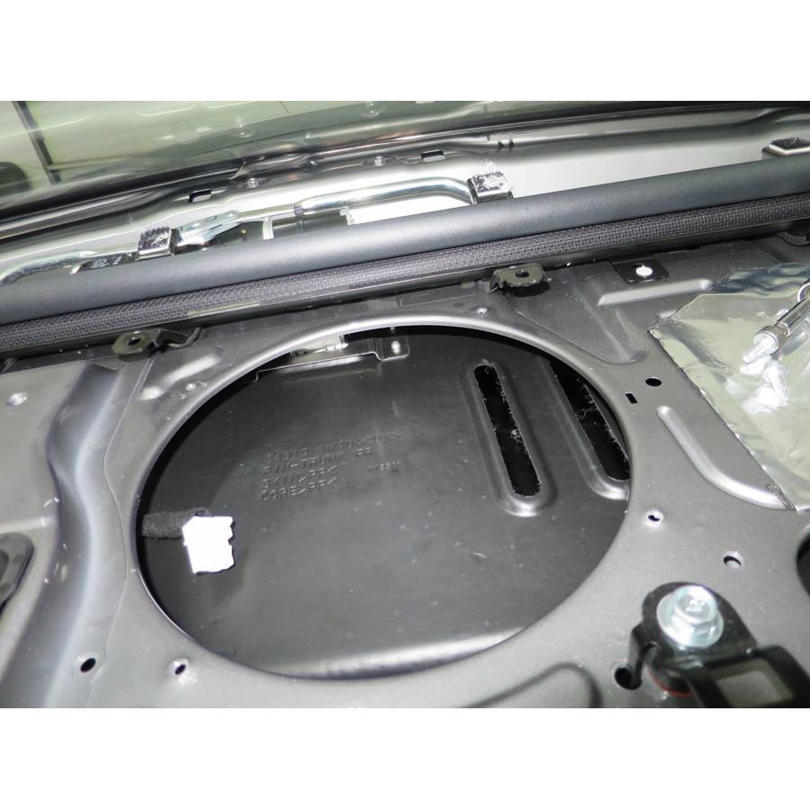 2012 Infiniti M35h Rear deck center speaker removed