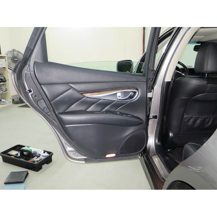 2013 Infiniti M35h Rear door speaker location