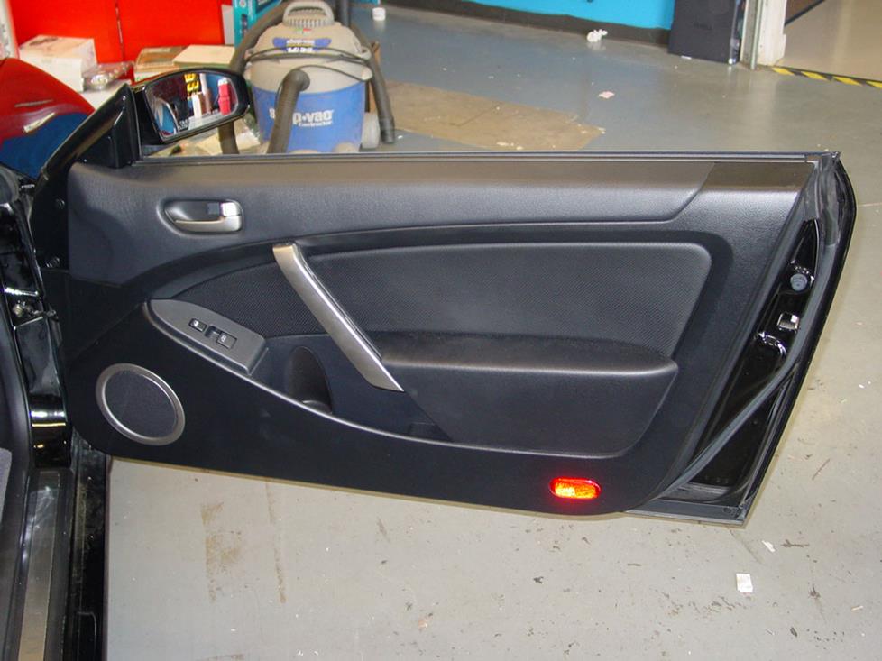 Infiniti G35 Coupe front door