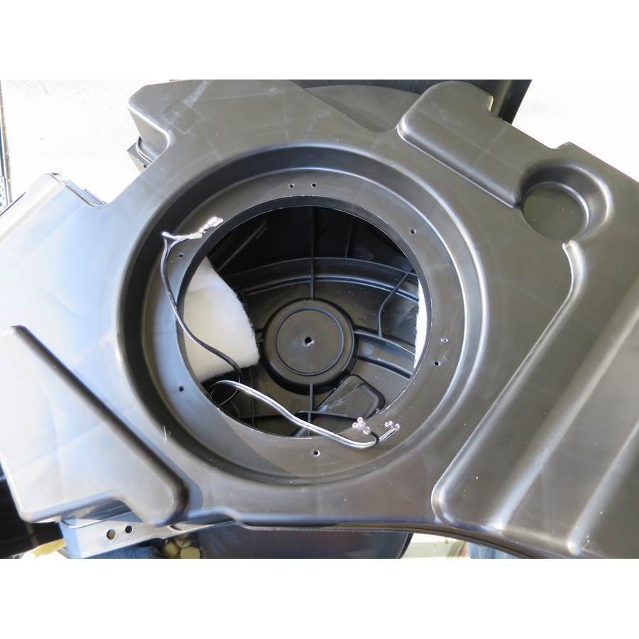 2016 Lincoln MKX Far-rear side speaker removed